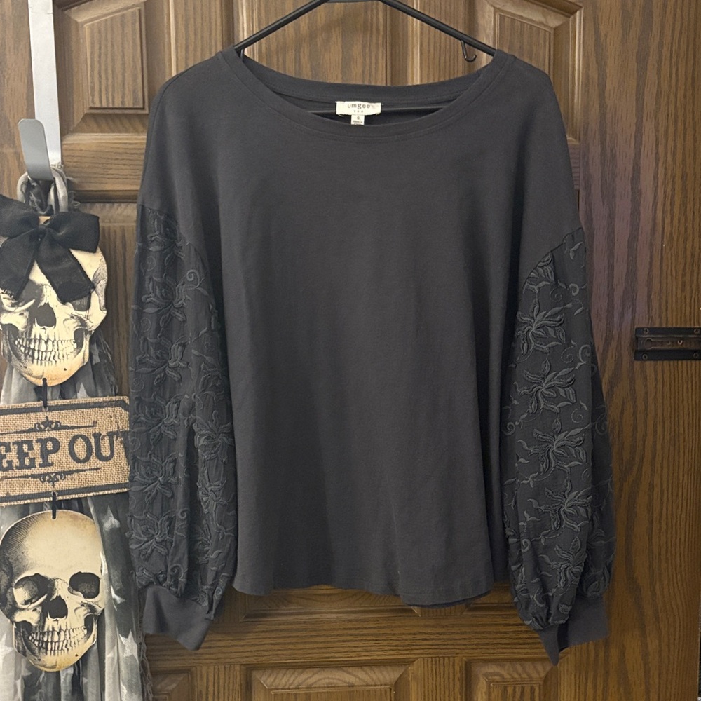 Umgee Dark Forest Green Embroidered Sleeve Top